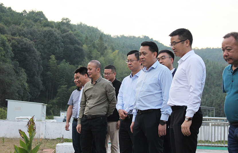 岑溪市稀土產業(yè)發(fā)展與礦山綜合治理考察組一行先后到我司龍南黃沙、定南上下營稀土尾水項目調研