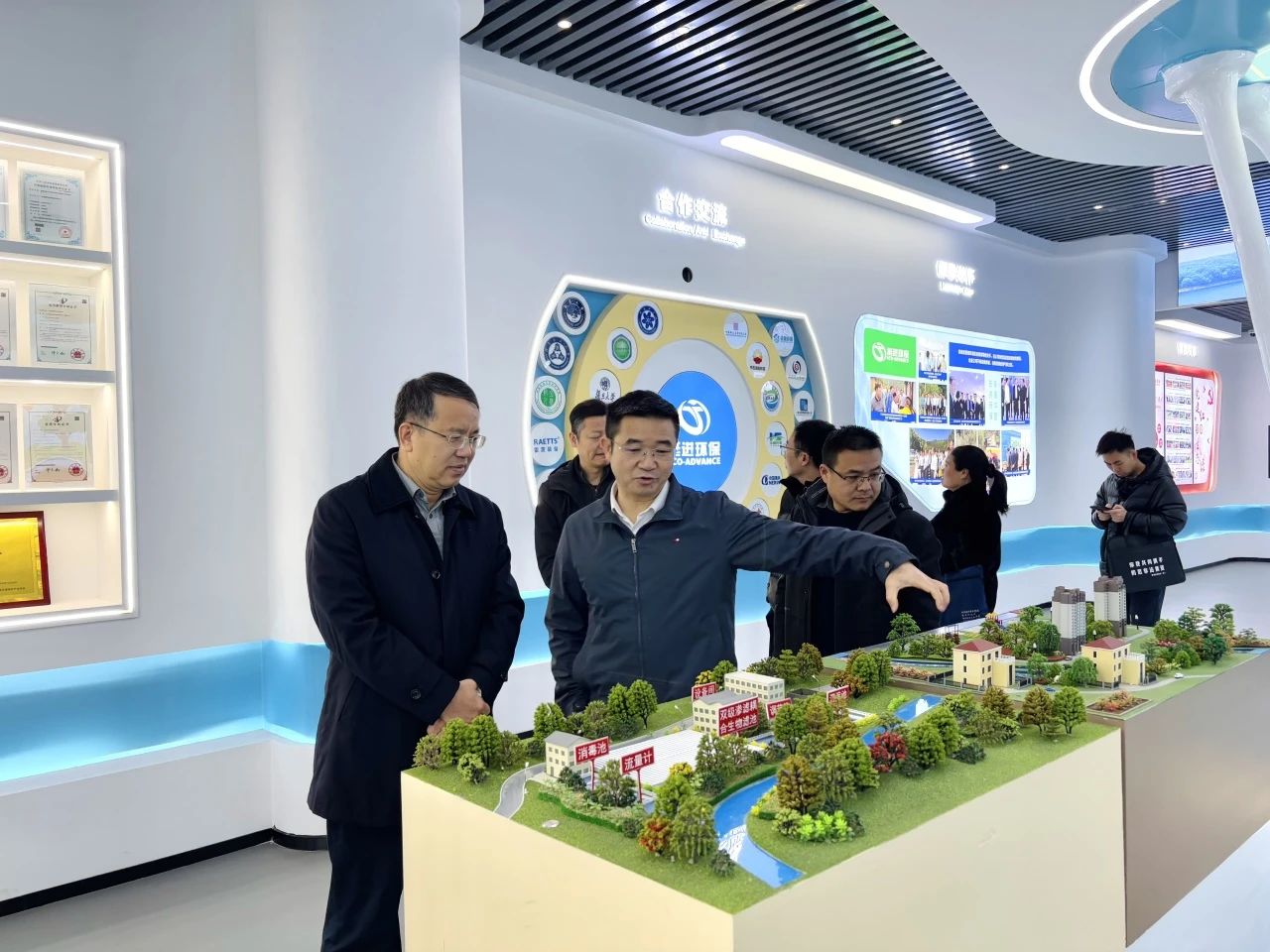 贛州市章貢區(qū)政協(xié)黨組書記、主席楊忠萬一行 蒞臨挺進(jìn)環(huán)保走訪指導(dǎo)